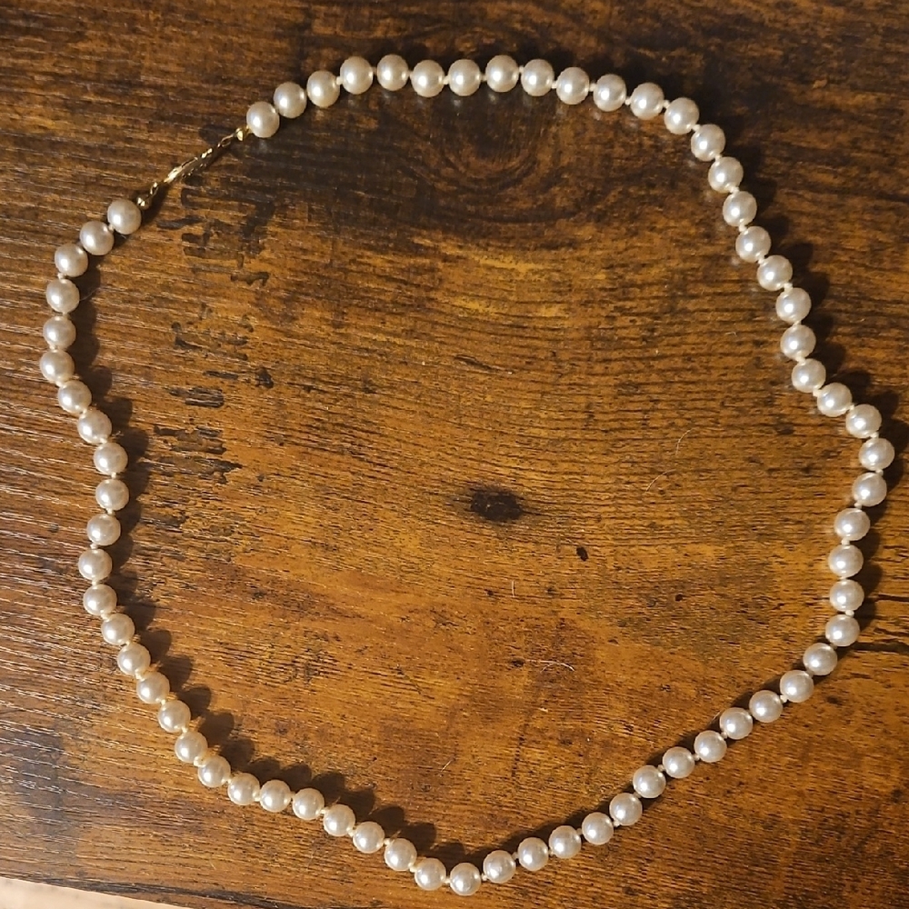 Elegant Cream Pearl Necklace